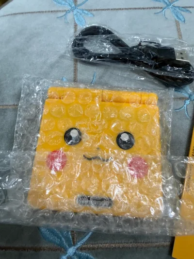 购买了两部游戏机，一台世嘉土星和一台gbasp，gbasp是高亮改过的，非常完美，土星收货后无法通电。