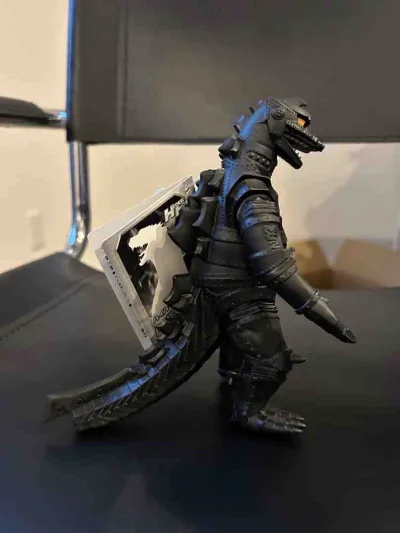 机械质感拉满铆钉细节清晰黑色涂装沉稳霸气造型还原度高手感扎实分量感足做工精细收藏把玩两相宜非常满意值得推荐