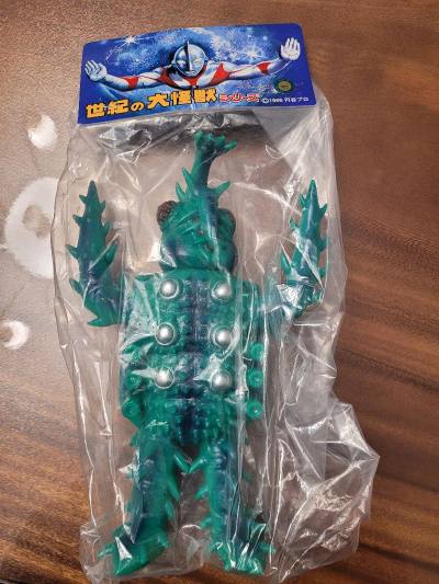 非常不错的商品，东西是全新未拆的，一直想买一个蓝色或绿色的甲虫，这次也比较幸运能买到这个绿色的，发货也很快，希望有机会再次合作！