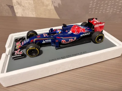 日淘代购的完整仪式感，都在这八张图里了。从贴着多重警示标签的国际运输外箱，到拆开层层气泡膜（惊喜地发现其上已印着车队名），最终，那台1:18的Scuderia Toro Rosso STR10赛车模型完美无损地呈现眼前。专业包装带来的安心与拆箱寻宝的期待，让等待充满...日淘代购的完整仪式感，都在这八张图里了。从贴着多重警示标签的国际运输外箱，到拆开层层气泡膜（惊喜地发现其上已印着车队名），最终，那台1:18的Scuderia Toro Rosso STR10赛车模型完美无损地呈现眼前。专业包装带来的安心