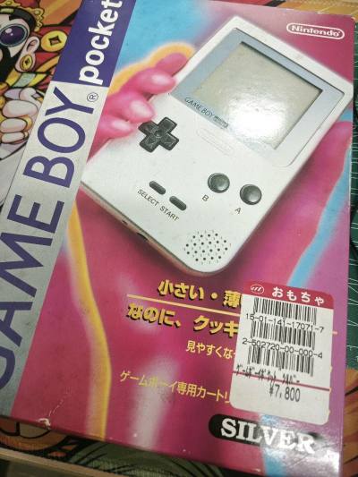 少见的版本，应该是欧美版，箱说全对码，成色很不错，可惜缺少了前玻璃，还得单独配一个，总体算是小惊喜，不错