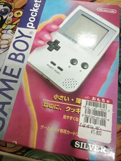 少见的版本，应该是欧美版，箱说全对码，成色很不错，可惜缺少了前玻璃，还得单独配一个，总体算是小惊喜，不错