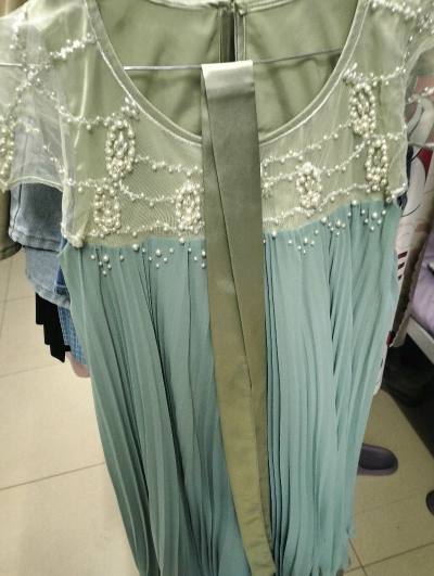 好美，每一件衣服都绝美，质量也很好，和卖家描述一致。挖煤姬海运时效挺快的，到天津港20多天，到国内以后就非常快了，九件衣服加起来运费也不贵，接受范围以内，挖煤姬操作发货特别方便