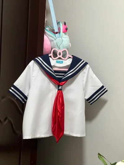 第一次使用挖煤姬，体验感非常好，从下单到快递都很顺利，原本还担心会遇到背刺，完全没有哈哈哈。价格很香，衣服基本一张左右，成色也很新，拆快递的时候发现衣服香香的～收到了超级喜欢的裙子！无敌开心??✨
