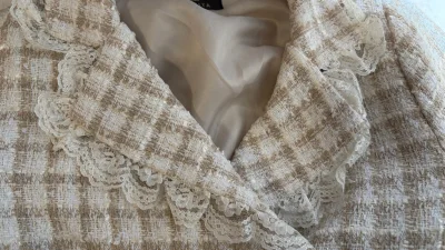 这是我的第九箱煤，因为合箱后比较重走的海运，大概用了30多天，我用积分抵扣了一部分运费，所以这箱运回来很划算哦。切了3件衣服，状态都很不错。这件粗花呢小香风外套很可爱。挖煤姬的箱子很大很结实，还放了泡泡纸防震。以后会一直使用的！