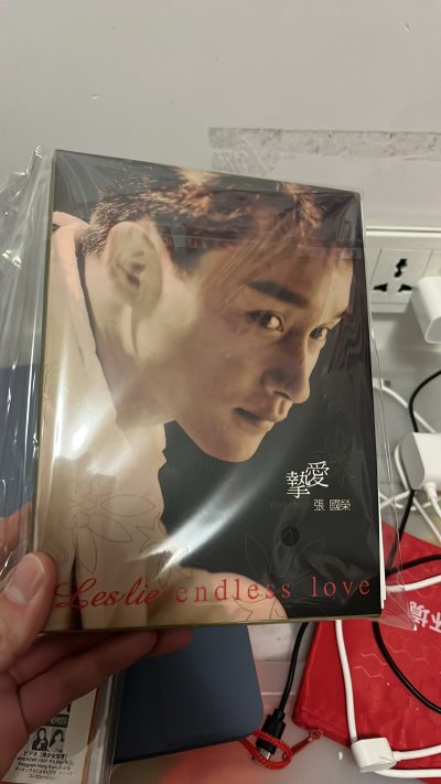 在挖煤姬蹲到周慧敏日版《纯爱传说》和张国荣韩版《挚爱》，都是心心念念的绝版珍藏！品相还好，包装严实无磕碰，物流也很稳。平台操作简单，一键下单省心，客服响应快，终于圆梦收藏，音质和质感都无可挑剔，港乐迷海淘首选，强烈推荐！