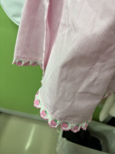 很萌很萌很萌的说，衣服也很新，很萌很好看，上衣150码刚刚好能穿下，完全一致的好看，特别像小朋友～很可爱噢。