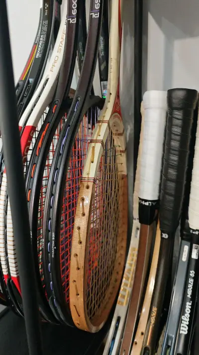 海淘其实也没那么困难。
也是在网上了解到海淘。然后了解到有专门的APP可以直接海淘，而且不需要去了解税收，海关，物流这些，因为在APP里面这些流程所有都已经安排的清清楚楚，明明白白的了。