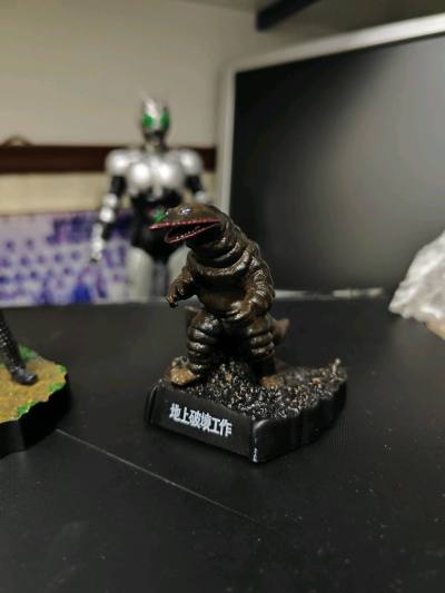 挖煤姬三月好物分享来啦，这次切到了一组初代奥特曼怪兽名鉴，非常好价，比国内价格便宜不少，最近挖煤姬发放了很多优惠券，无门槛9折券，88折券，日拍95折券等等，这次我走的是竹蜻蜓路线，速度很快，包裹安全抵达，打包也很让人安心，会继续支持挖煤姬的。