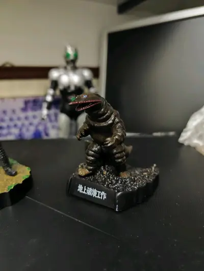 挖煤姬三月好物分享来啦，这次切到了一组初代奥特曼怪兽名鉴，非常好价，比国内价格便宜不少，最近挖煤姬发放了很多优惠券，无门槛9折券，88折券，日拍95折券等等，这次我走的是竹蜻蜓路线，速度很快，包裹安全抵达，打包也很让人安心，会继续支持挖煤姬的。