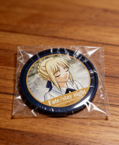 这款Fate/stay night的Saber杯垫真的太让人惊喜了！虽为二手商品却标注未使用，到手时塑封包装完好无损，完全没有使用痕迹。杯垫上闭眼的Saber形象温柔细腻，蓝金配色高级又还原，印刷清晰色彩饱满，边缘做工扎实，无论是日常使用还是收藏都很合适。在挖煤姬平...这款Fate/stay night的Saber杯垫真的太让人惊喜了！虽为二手商品却标注未使用，到手时塑封包装完好无损，完全没有使用痕迹。杯垫上闭眼的Saber形象温柔细腻，蓝金配色高级又还原，印刷清晰色彩饱满，边缘做工扎实，无论是日常使用