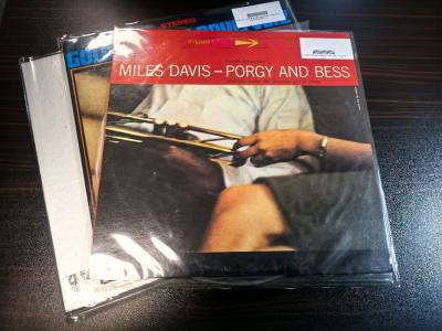 经典声音，永不过时！物流速度比预期快很多，全程可追踪，让人特别安心。包装仔细，层层防护，长途运输完全没有磕碰、压痕，品相完美。


