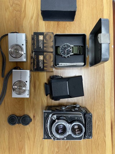 年前发的货，年后才到，选择了海运，路上三十五天，相机，手表，配件什么都有，比国内便宜，特别是配件，国内比较少。