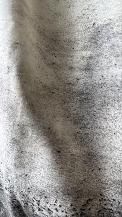 难得一见的款式，刷到了肯定要立马拿下，很有文艺气息，目测不能装太多东西，比起千篇一律的黑色款，这款更美