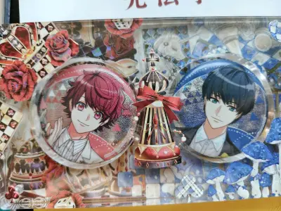 在挖煤姬买了A3！满开剧团紬的吧唧，收到很满意。吧唧做工不错，图案清晰，颜色好看，整体很精美。包装严实，没有损坏。实物真的太美了，非常喜欢，这次购物很开心。