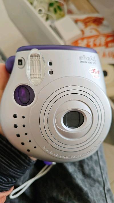 买到了非常性价比高的拍立得。迷你二零拍照非常好看。迷你八外观很好看，米白色。拍照好看我觉得迷你二零比八好看的


