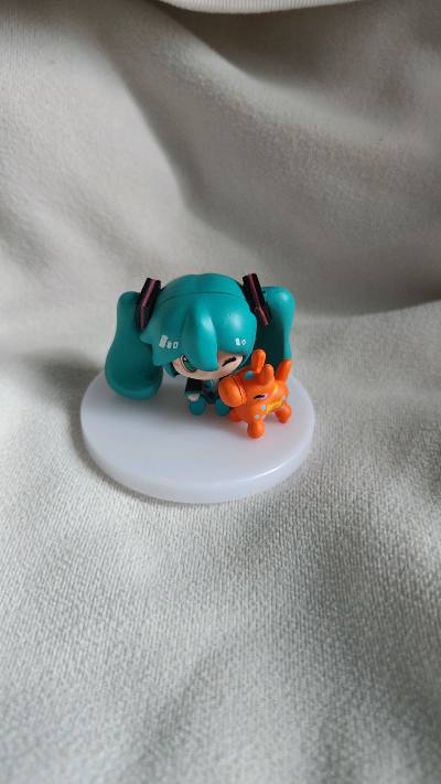 快递收到了，海淘n次，依旧是我喜欢手办，小小一只非常可爱，因为没到税点，就选择竹蜻蜓专线，大概等20多天到家，东西完好无损，体验非常满意。


