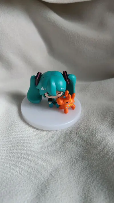 快递收到了，海淘n次，依旧是我喜欢手办，小小一只非常可爱，因为没到税点，就选择竹蜻蜓专线，大概等20多天到家，东西完好无损，体验非常满意。


