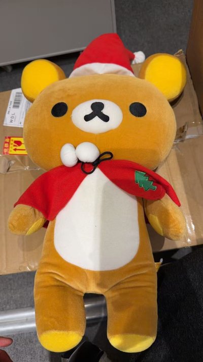 非常大只非常可爱 
轻松熊开箱｜我的治愈系小熊到家啦
等了好久终于收到！实物比图片还要可爱一百倍！
面料软软糯糯，手感超好，做工很精致，脸也超正不歪～
懒懒的表情太治愈了，抱着追剧、睡觉都超有安全感
摆在家里瞬间变温馨，幸福感直接拉满！
真心推荐给所有喜欢可爱小东西...非常大只非常可爱 轻松熊开箱｜我的治愈系小熊到家啦 等了好久终于收到！实物比图片还要可爱一百倍！ 面料软软糯糯，手感超好，做工很精致，脸也超正不歪～ 懒懒的表情太治愈了，抱着追剧、睡觉都超有安全感 摆在家里瞬间变温馨，幸福感直接拉满！ 真