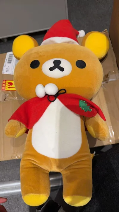 非常大只非常可爱 
轻松熊开箱｜我的治愈系小熊到家啦
等了好久终于收到！实物比图片还要可爱一百倍！
面料软软糯糯，手感超好，做工很精致，脸也超正不歪～
懒懒的表情太治愈了，抱着追剧、睡觉都超有安全感
摆在家里瞬间变温馨，幸福感直接拉满！
真心推荐给所有喜欢可爱小东西...非常大只非常可爱 轻松熊开箱｜我的治愈系小熊到家啦 等了好久终于收到！实物比图片还要可爱一百倍！ 面料软软糯糯，手感超好，做工很精致，脸也超正不歪～ 懒懒的表情太治愈了，抱着追剧、睡觉都超有安全感 摆在家里瞬间变温馨，幸福感直接拉满！ 真