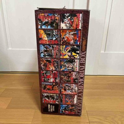 这款哥斯拉历代怪兽纪念盒，包装气势恢宏，内含16体经典怪兽软胶，造型还原度高，是系列完结纪念的收藏神物。