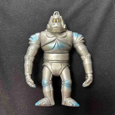 这款机械金刚手办，银灰金属质感厚重，关节与装甲细节刻画细腻，1991年产复古做工扎实，机械感与力量感拉满，收藏价值突出。