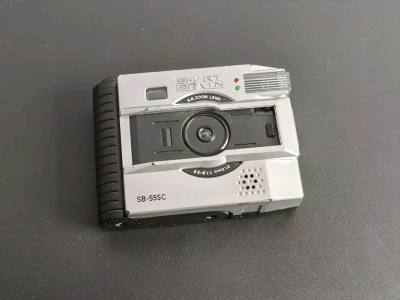 本次依旧是在挖煤姬上收到的产品，DX相机拳套本次使用竹蜻蜓物流，运输速度也是挺满意的，加固服务也是非常好的，打包也非常厚，这款也是非常旧的老物件了音效和凯撒也是相同！一次满意的体验！