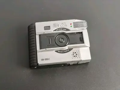 本次依旧是在挖煤姬上收到的产品，DX相机拳套本次使用竹蜻蜓物流，运输速度也是挺满意的，加固服务也是非常好的，打包也非常厚，这款也是非常旧的老物件了音效和凯撒也是相同！一次满意的体验！