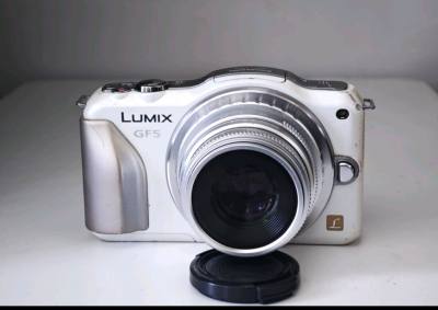 在挖煤姬成功低价拿下松下GF5，性价比真的拉满！机身整体成色很新，按键、屏幕都完好，功能也一切正常，没有暗病。下单流程简单，物流速度也很稳，收到货后开箱特别惊喜。作为入门微单，日常拍照、记录生活完全够用，这波捡漏太值了，推荐大家也可以多蹲蹲好价！ 


