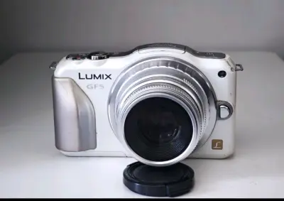 在挖煤姬成功低价拿下松下GF5，性价比真的拉满！机身整体成色很新，按键、屏幕都完好，功能也一切正常，没有暗病。下单流程简单，物流速度也很稳，收到货后开箱特别惊喜。作为入门微单，日常拍照、记录生活完全够用，这波捡漏太值了，推荐大家也可以多蹲蹲好价！ 


