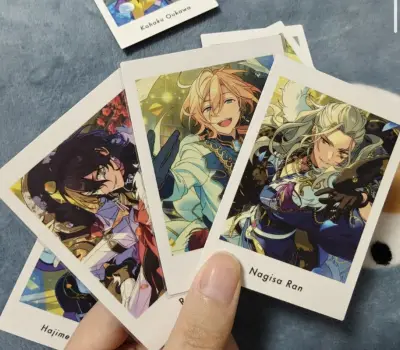 快乐收谷！这次拜托代购帮忙捞了一大堆《偶像梦幻祭》的拍立得，本来还担心买太多，日本那边发货的包装会不会太简单，结果收到包裹真的超感动！?

拆箱的时候心都提到嗓子眼了，毕竟谷子最重要的是完美盒况嘛~包装小姐姐/小哥哥真的很负责，飞机盒包得严严实实，每一张拍立得都套了...快乐收谷！这次拜托代购帮忙捞了一大堆《偶像梦幻祭》的拍立得，本来还担心买太多，日本那边发货的包装会不会太简单，结果收到包裹真的超感动！?

拆箱的时候心都提到嗓子眼了，毕竟谷子最重要的是完美盒况嘛~包装小姐姐/小哥哥真的很负责，飞机盒包得