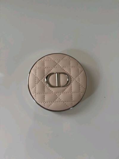 在朋友的推荐下使用挖煤姬，意外发现这是
一个非常好用的代切软件。首先我在这里淘到了心
仪已久的迪奥绝版眼影盘和魅可腮红，并且价格比
对下来比较优惠，下单后卖家及时发货，物品到达
仓库之后，合单申请、发货都非常迅速。发货到我
拿到手用了一周时间，比我预想的要快很多，并...在朋友的推荐下使用挖煤姬，意外发现这是 一个非常好用的代切软件。首先我在这里淘到了心 仪已久的迪奥绝版眼影盘和魅可腮红，并且价格比 对下来比较优惠，下单后卖家及时发货，物品到达 仓库之后，合单申请、发货都非常迅速。发货到我 拿到手用了一周