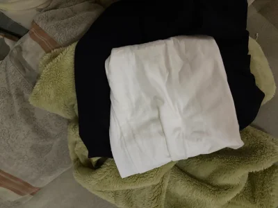 又是一箱成功下车的切煤好物，这次重量大概1斤，选的ems大概十天收到，打包一如既往的优秀，没有任何损伤，衣服也很新。我超级满意?