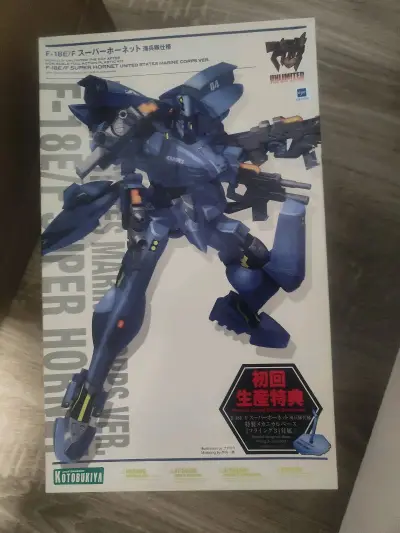 这一次买到的是寿屋muv luv拼装模型f-18E/F大黄蜂战术机拼装模型，通过使用挖煤姬发放的优惠卷，减免了部分费用，同时再使用积分，也抵扣了部分运费，最后算下来好价到手，物流种类多种多样，时效不错，价格透明，到手检查也没有什么问题，非常推荐大家使用！