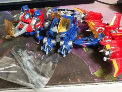 买了一个戴亚克隆DA11，正版的，确实好玩，齿轮感觉摆起来很爽脆，合体也有趣。还有一个sic假面骑士zx，这个是海景房了，但是在这里以一个相对便宜的价格淘到，也是非常开心的！