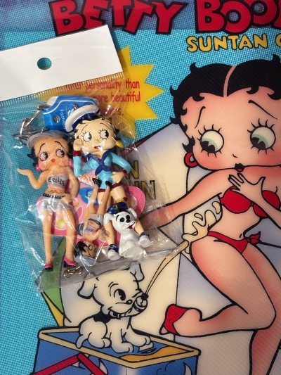 最近超级喜欢昭和小玩具，淘到了很多喜欢的中古玩具，而且还是很新很新的包装都没拆，煤炉在打包缓解依旧很靠谱，用心又整洁，每次都很享受拆箱的过程。