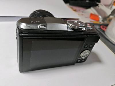 这是一台拍卖得到的相机，成色比想象中的新，只是我用的还不是特别熟练，配件也都齐全，我喜欢每天都来上面逛一逛，淘到喜欢的东西是一件很有成就感的事情。