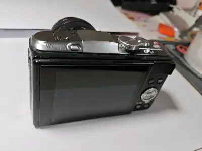 这是一台拍卖得到的相机，成色比想象中的新，只是我用的还不是特别熟练，配件也都齐全，我喜欢每天都来上面逛一逛，淘到喜欢的东西是一件很有成就感的事情。