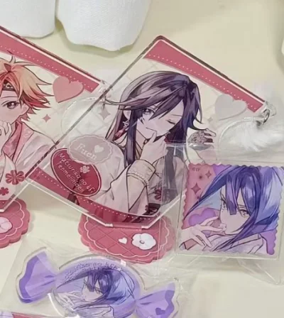 没想到有朝一日也能寄上这么便宜的国际快递，而且切的东西本体也是一直打折和减免手续费。这次第一次买了挖煤姬的拍照服务，好好的确认了物品的详情，收到非常完美！超级开心?给大家展示一下我美丽的立牌和吧唧！！！