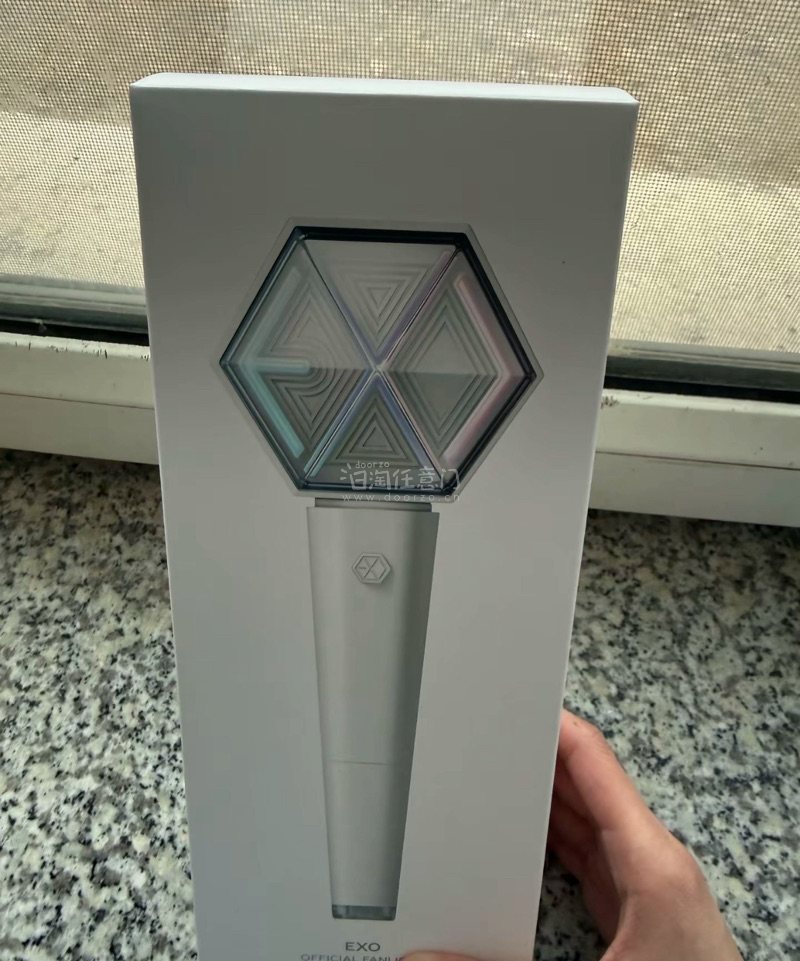 这个应援棒的价格特别优惠，然后后切到手才不到100块钱，特别的喜欢这个应援棒，
特别喜欢这个平台的这种机制