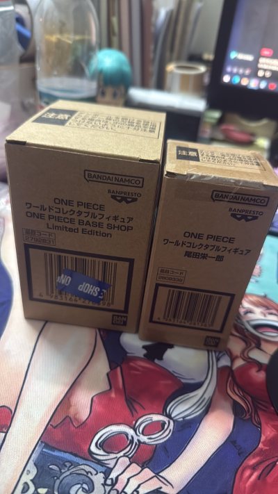 日本限定baseshop专属王座路飞真的太好看了，霸气十足，在挖煤姬上买到了很开心，另外尾田荣一郎的漫画造型做工也是相当精彩的