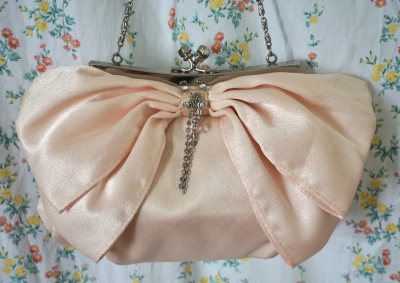 不知道淘的第几次咯，这次淘的非常喜欢，很多状态都很好，基本没什么太大问题~这次还是选择海运，二十天左右就到啦~开心~