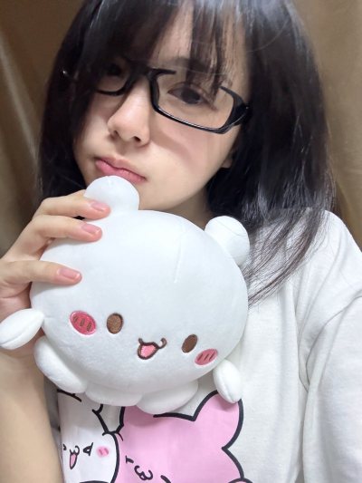 ✨ 简洁版评价

这次海淘的衣服都很满意！浅蓝卫衣软糯亲肤，印花清晰，黑色背心显瘦百搭，实物和图片完全一致。
物流速度比预期快，包装严实无破损。虽然国际运费占比不低，但整体性价比在线，会继续回购～