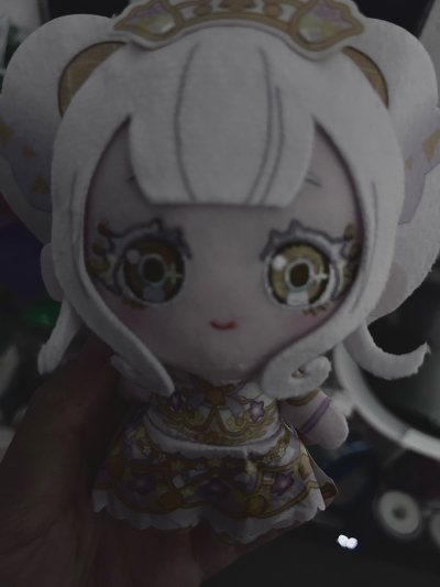 在霓虹当天上线的时候，简直太火爆了很多人在买，然后我也切到了一个状态特别好的，包装非常好呀很用心，特别可爱