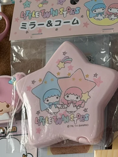 这次切了镜子、香薰蜡烛和唇膏摆件，物流走了ems。用了攒的八百多积分后，只需要20左右的国际邮费，选了加固后打包得特别好，很安心～