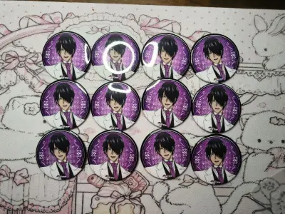 切了一箱吧唧，这次没合单直接走ems十天到手，选了基础加固包装得特别好，还用了挖煤姬自带的砍价功能，砍到了八折购入特别美滋滋呀