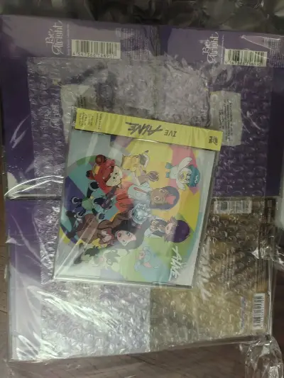 好价吃上三张市场价一百多的卡，还有八张cd，太爽了！感谢挖煤姬，速度很快，让我迅速拿上了，美滋滋嘻嘻。