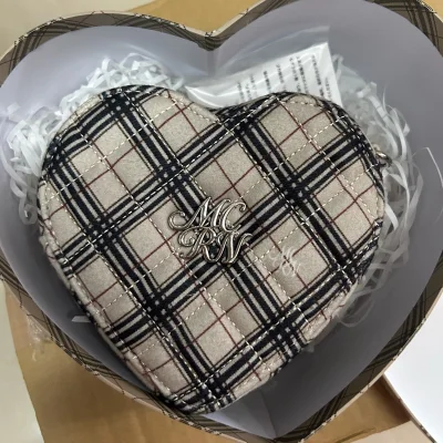 谁懂啊！在挖煤姬淘到的 Michell Macaron 小物也太精致了吧！从下单到签收全程都很省心，必须来夸夸这次的购物体验～

物流和包装真的要给满分?！日本发货后时效很稳，包裹里每件宝贝都用气泡袋和纸絮仔细填充，连盒子都没有磕碰变形，完全不用担心运输会损坏这些精...谁懂啊！在挖煤姬淘到的 Michell Macaron 小物也太精致了吧！从下单到签收全程都很省心，必须来夸夸这次的购物体验～

物流和包装真的要给满分?！日本发货后时效很稳，包裹里每件宝贝都用气泡袋和纸絮仔细填充，连盒子都没有磕碰变形，