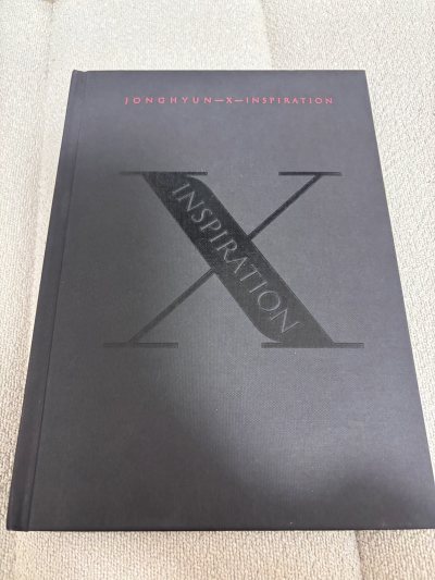 漂洋过海终于拿到了。单独的箱子包的也特别仔细。拍照服务特别贴心！还有另外一本在路上期待搓手。运费真的真的完全低于我的预期。