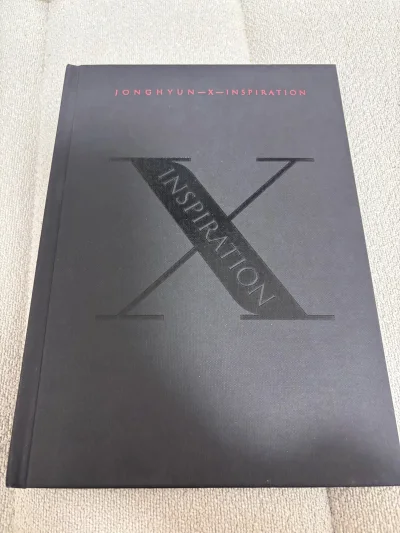 漂洋过海终于拿到了。单独的箱子包的也特别仔细。拍照服务特别贴心！还有另外一本在路上期待搓手。运费真的真的完全低于我的预期。